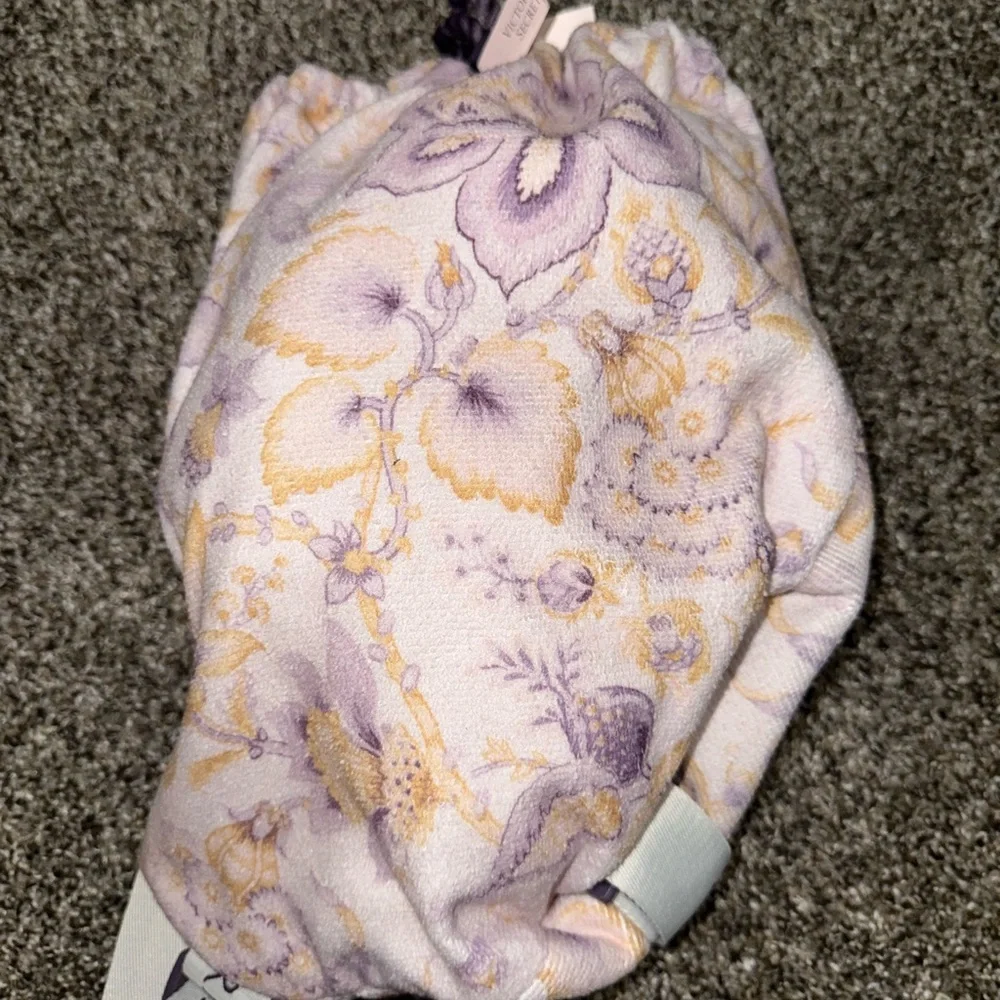 Victoria’s‎ Secret towel NWT